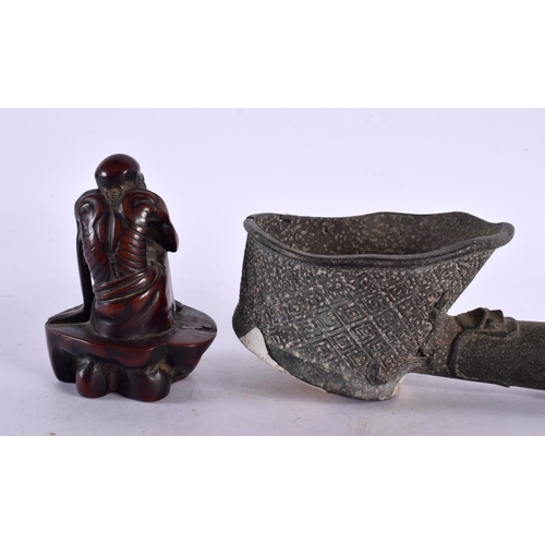 2382 - A 19TH CENTURY CHINESE BRONZE DEER CENSER AND COVER together with a bronze ewer etc. Largest 18 cm x... 