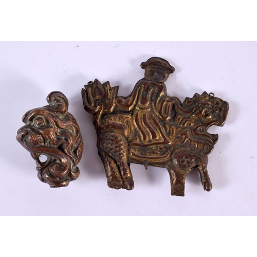 2382 - A 19TH CENTURY CHINESE BRONZE DEER CENSER AND COVER together with a bronze ewer etc. Largest 18 cm x... 