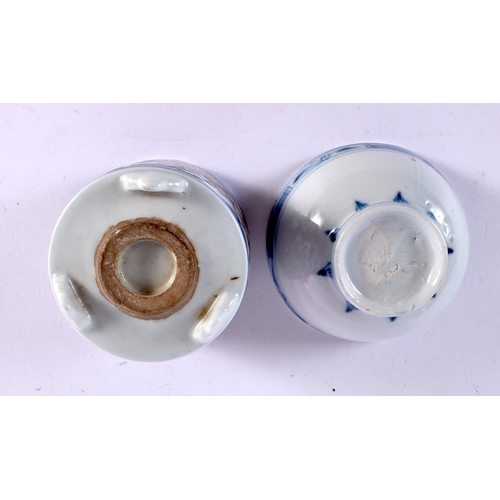 2388 - A 17TH/18TH CENTURY CHINESE BLUE AND WHITE PORCELAIN BOWL Ming/Qing, together with a Wucai censer. L... 