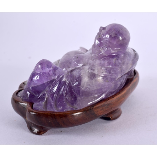 2397 - A 19TH CENTURY CHINESE CARVED AMETHYST FIGURE OF A BUDDHA Qing. 8 cm x 6 cm.