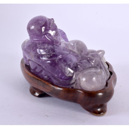 2397 - A 19TH CENTURY CHINESE CARVED AMETHYST FIGURE OF A BUDDHA Qing. 8 cm x 6 cm.