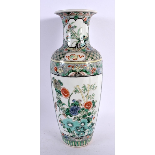 2404 - A 19TH CENTURY CHINESE FAMILLE VERTE PORCELAIN VASE bearing Kangxi marks to base. 30 cm high.