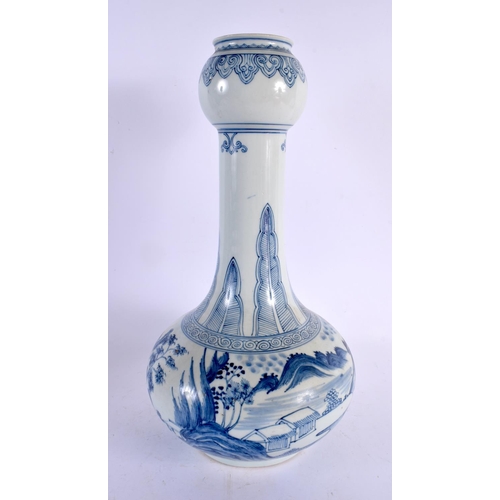 2428 - A LARGE CHINESE BLUE AND WHITE PORCELAIN GARLIC NECK VASE 20th Century. 38 cm x 15 cm.