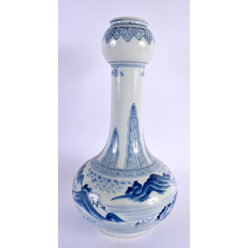 2428 - A LARGE CHINESE BLUE AND WHITE PORCELAIN GARLIC NECK VASE 20th Century. 38 cm x 15 cm.