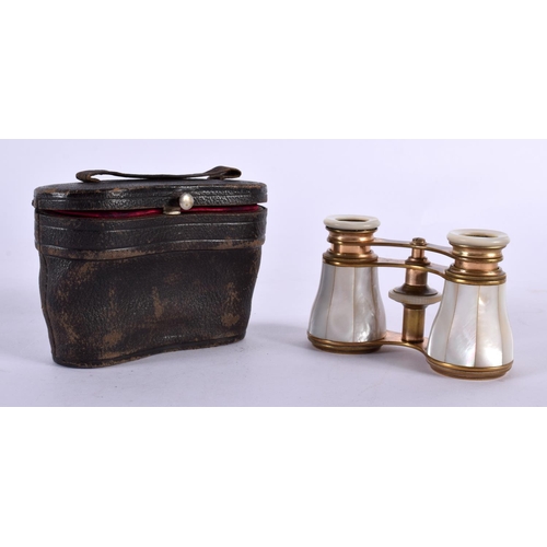 489 - A CASED PAIR OF ANTIQUE BUSCH MOTHER OF PEARL OPERA GLASSES.  5.9cm (closed) 7.2cm (extended) x 9.9c... 