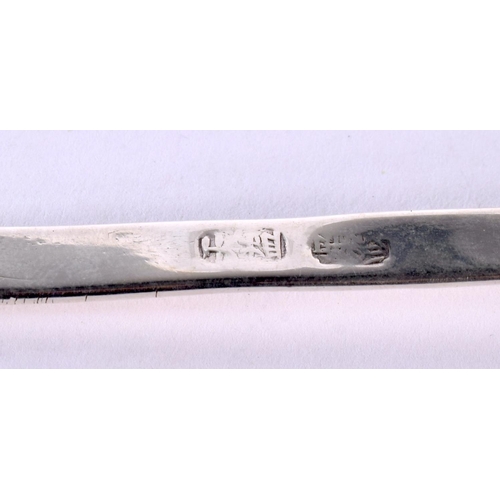 105 - AN ANTIQUE CHINESE EXPORT SILVER LONG HANDLED SPOON. 35 grams. 21 cm long.