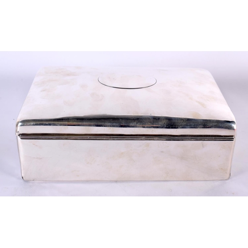 112 - A LARGE ART DECO ENGLISH SILVER CIGAR BOX C1920. Birmingham. 1324 grams overall. 25 cm x 17 cm x 9 c... 