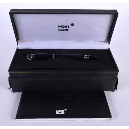 32 - A BOXED MONTBLANC FOUNTAIN PEN. 14 cm long.