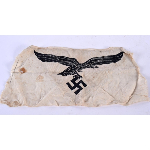 451 - A GERMAN MILITARY WWII GERMAN LUFTWAFFEE SPORTS VEST BADGE. 27 cm x 15 cm.