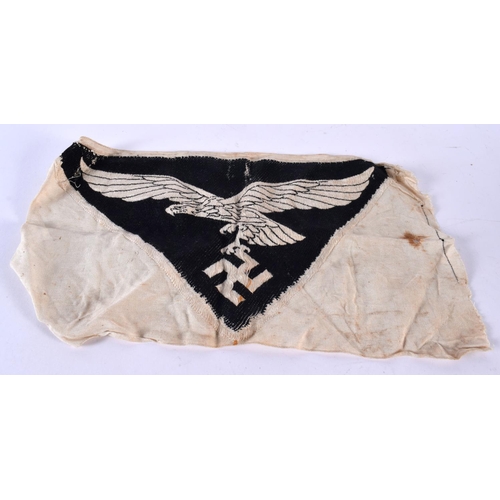 451 - A GERMAN MILITARY WWII GERMAN LUFTWAFFEE SPORTS VEST BADGE. 27 cm x 15 cm.