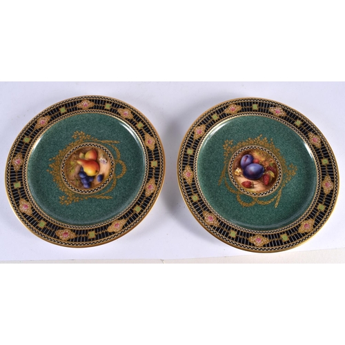 584 - A LOVELY SET OF ROYAL WORESTER FRUIT PAINTED CABINET PLATES by Richard Seabright, painted with studi... 