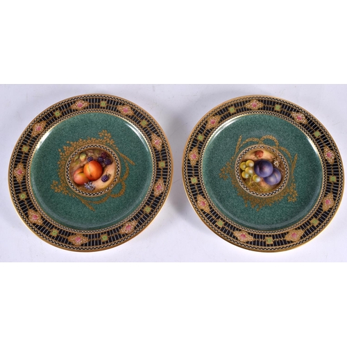 584 - A LOVELY SET OF ROYAL WORESTER FRUIT PAINTED CABINET PLATES by Richard Seabright, painted with studi... 