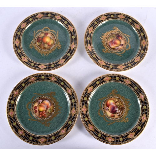 584 - A LOVELY SET OF ROYAL WORESTER FRUIT PAINTED CABINET PLATES by Richard Seabright, painted with studi... 