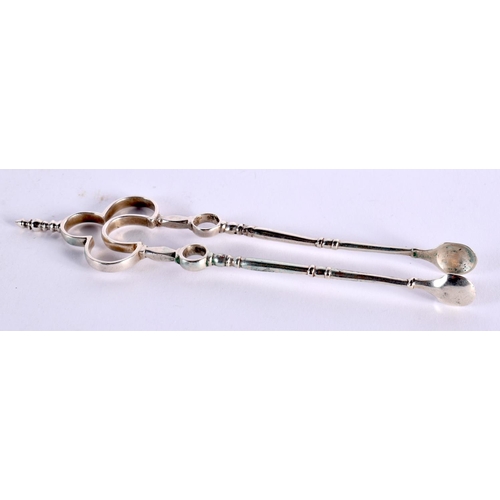 74 - A VERY RARE PAIR OF GEORGE II SILVER ANDIRON FORM SUGAR NIPS C1720. 19 grams. 13 cm x 3.25 cm.