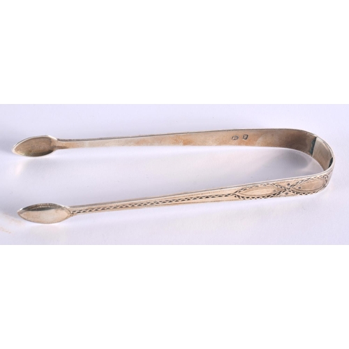 76 - A PAIR OF EARLY 19TH CENTURY SILVER SUGAR NIPS by John London. London 1810. 29.2 grams. 13.25 cm x 4... 