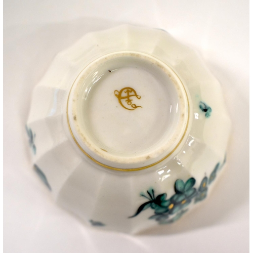 275 - 18th century Chelsea-Derby porcelain teabowl and saucer and matching saucer dish decorated in green ... 