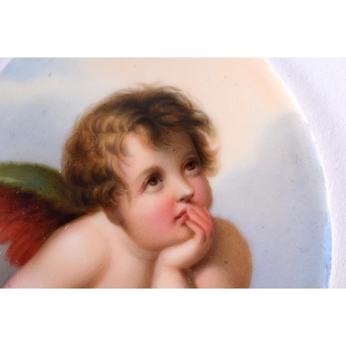 28 - AN ANTIQUE GERMAN PORCELAIN CHERUB PLAQUE. 8.5 cm x 6.5 cm.