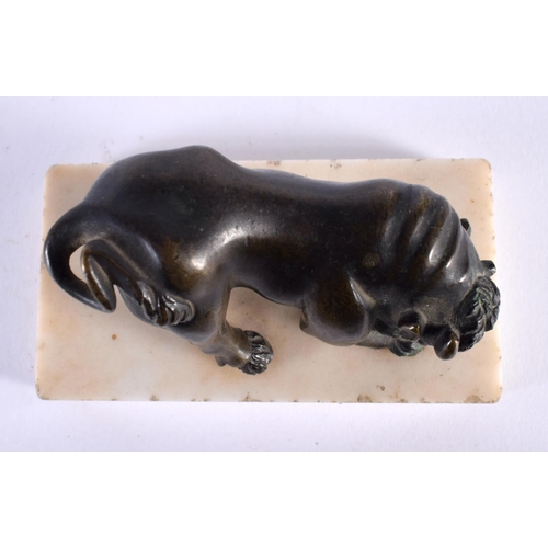 309 - A 19TH CENTURY EUROPEAN GRAND TOUR BRONZE FIGURE OF A BULL modelled upon a marble base. 10 cm x 7cm.