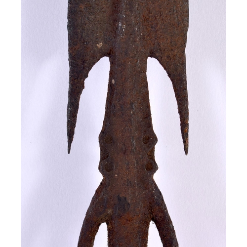 362 - AN ANTIQUE TRIBAL PATINATED IRON HARPOON possibly Southsea islands. 48 cm long.