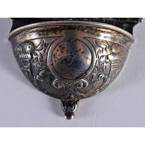 386 - AN 18TH/19TH CENTURY CONTINENTAL SILVER TRAVELLING FOLDING FONT decorated with saints. 93.8 grams. 1... 