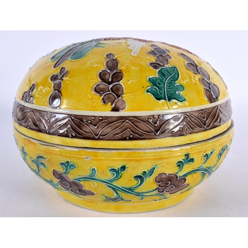 389 - AN EARLY 20TH CENTURY CHINESE FAHUA TYPE GLAZED BOX AND COVER decorated with a bird amongst foliage.... 