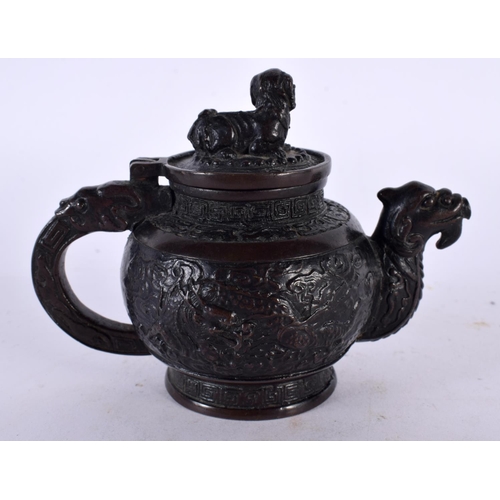 391 - A RARE 18TH/19TH CENTURY CHINESE BRONZE SCHOLARS WATER DROPPER AND COVER Qianlong/Jiaqing, decorated... 