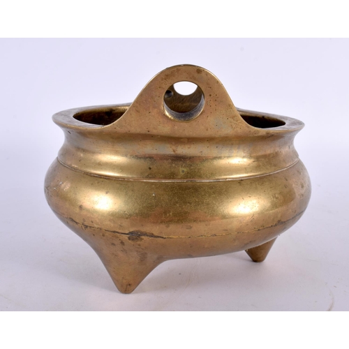 392 - A 19TH CENTURY CHINESE TWIN HANDLED BRONZE CENSER bearing Xuande marks to base. 1237 grams. 14.5 cm ... 