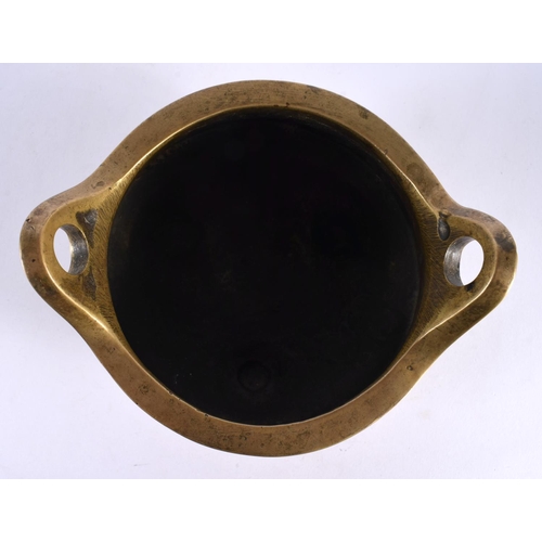 392 - A 19TH CENTURY CHINESE TWIN HANDLED BRONZE CENSER bearing Xuande marks to base. 1237 grams. 14.5 cm ... 