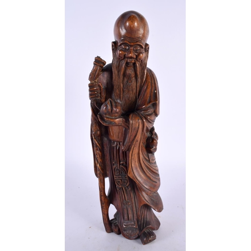 393 - A LARGE 18TH19TH CENTURY CHINESE CARVED ROOTWOOD FIGURE OF AN IMMORTAL Qing. 29 cm high.