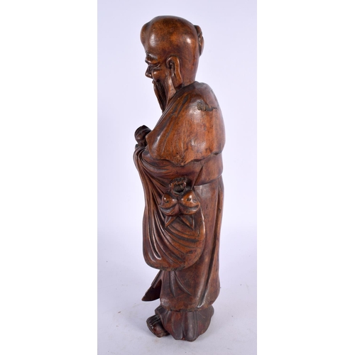 393 - A LARGE 18TH19TH CENTURY CHINESE CARVED ROOTWOOD FIGURE OF AN IMMORTAL Qing. 29 cm high.