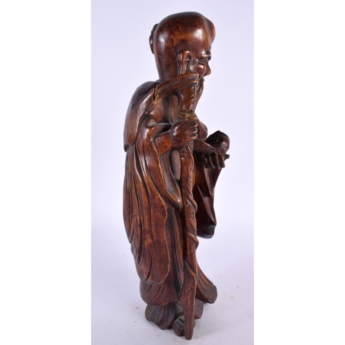 393 - A LARGE 18TH19TH CENTURY CHINESE CARVED ROOTWOOD FIGURE OF AN IMMORTAL Qing. 29 cm high.