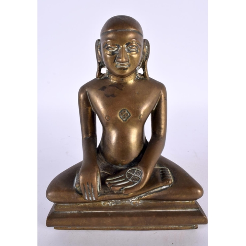 400 - AN 18TH CENTURY INDIAN BRONZE JAIN BUDDHA MODELED UPON A TRIANGULAR BASE. 19cm x 9cm