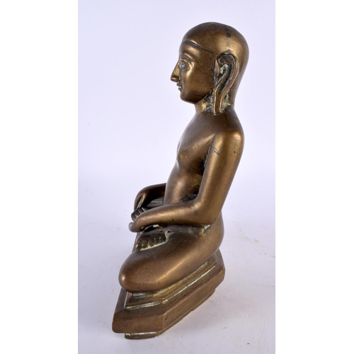 400 - AN 18TH CENTURY INDIAN BRONZE JAIN BUDDHA MODELED UPON A TRIANGULAR BASE. 19cm x 9cm