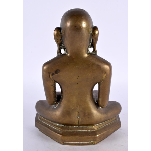 400 - AN 18TH CENTURY INDIAN BRONZE JAIN BUDDHA MODELED UPON A TRIANGULAR BASE. 19cm x 9cm