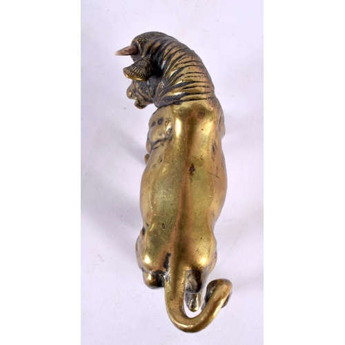 401 - A 19TH CENTURY EUROPEAN GRAND TOUR BRONZE FIGURE OF A BULL AFTER THE ANTIQUITY. 12cm wide