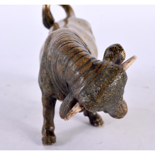 401 - A 19TH CENTURY EUROPEAN GRAND TOUR BRONZE FIGURE OF A BULL AFTER THE ANTIQUITY. 12cm wide