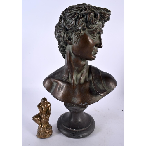 407 - A SMALL EARLY 20TH CENTURY EUROPEAN GRAND TOUR BRONZE FIGURE OF THE THINKER together with a patinate... 