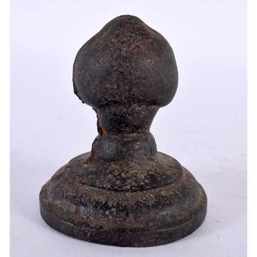 421 - A RARE EARLY 19TH CENTURY CAST IRON DR SYNTAX TOBACCO PRESS. 8 cm x 5 cm.