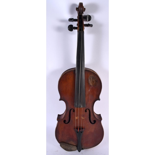 476 - AN ANTIQUE ALBANI VIOLIN together with a bow. 59 cm long, length of back 35.5 cm. (2)