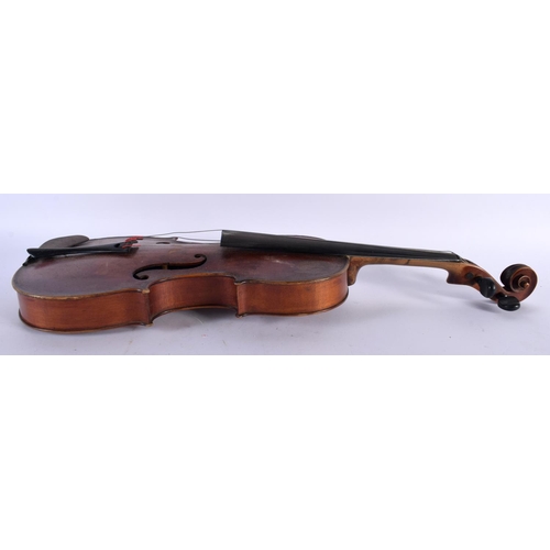 476 - AN ANTIQUE ALBANI VIOLIN together with a bow. 59 cm long, length of back 35.5 cm. (2)