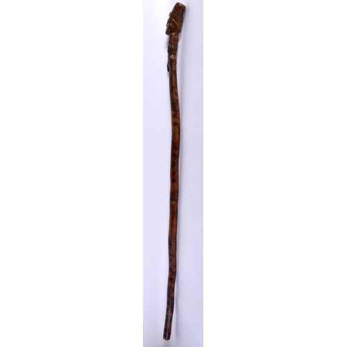 491 - AN 18TH/19TH CENTURY TURKISH OTTOMAN FIGURAL CARVED WOOD WALKING CANE. 100 cm long.