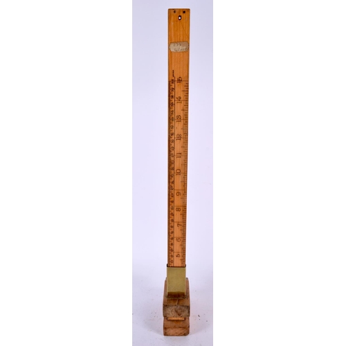 526 - A VINTAGE CARVED WOOD FOOT MEASURE. 48 cm high.