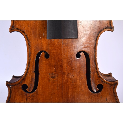 541 - AN ANTIQUE VIOLIN. 58 cm long, length of back 36 cm.