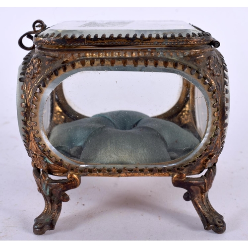 547 - AN ANTIQUE FRENCH GILT METAL GLASS JEWELLERY CASKET. 8 cm square.