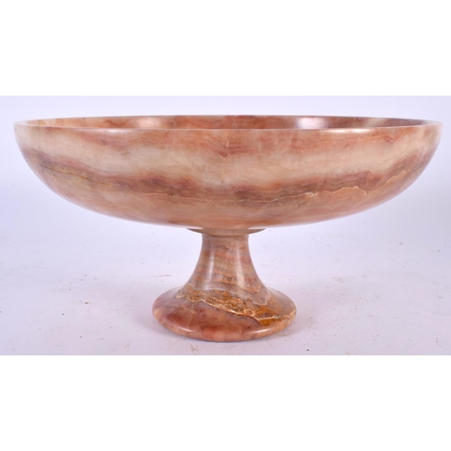 550 - AN ART DECO POLISHED MARBLE STONE PEDESTAL TAZZA After the Antiquity. 21 cm diameter.