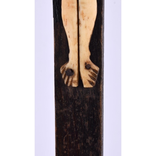 570 - A 19TH CENTURY FRENCH NAPOLEONIC PRISONER OF WAR CARVED BONE CORPUS CHRISTI. 30cm x 8 cm.