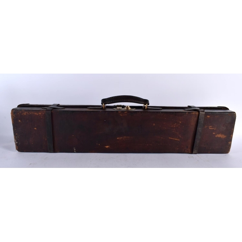 607 - A VINTAGE LEATHER GUN CASE. 85 cm x 20cm.