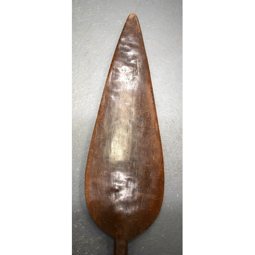 686 - A HEAVY HARDWOOD SOUTHSEA ISLANDS POLYNESIAN CARVED WOOD PADDLE. 150 cm long.