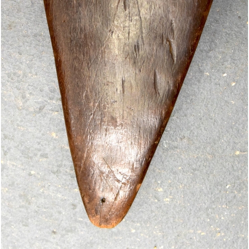 686 - A HEAVY HARDWOOD SOUTHSEA ISLANDS POLYNESIAN CARVED WOOD PADDLE. 150 cm long.