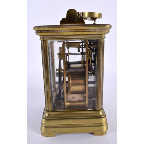 707 - AN ANTIQUE REPEATING BRASS CARRIAGE CLOCK. 18.5 cm high inc handle.